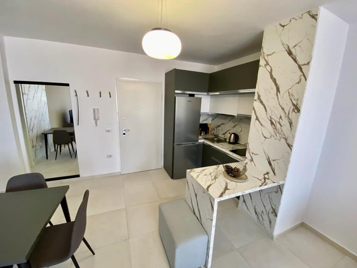 Navigator 525 Apartamento Durrës